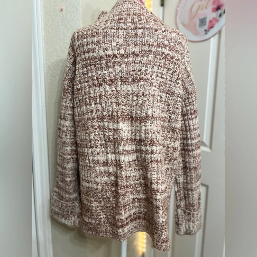 Old Navy Ribbed Knit Sweater in Brown and Cream Tunic length